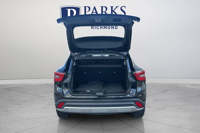 Used 2025 Chevrolet Trax LT w/ LT Convenience Package image 19