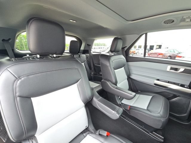 Used 2023 Ford Explorer XLT w/ Equipment Group 202A RWD image 17