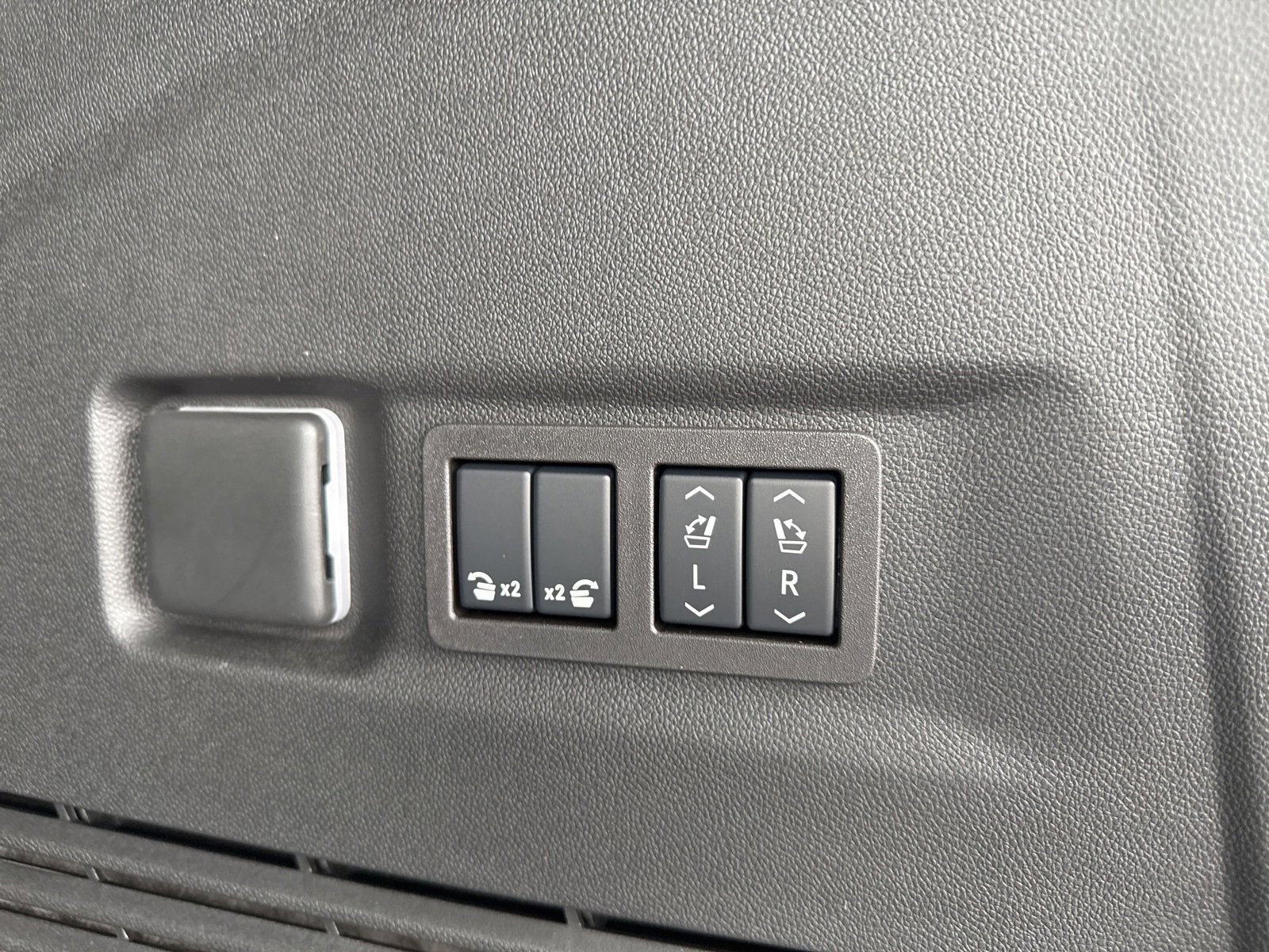 New 2025 Chevrolet Suburban High Country image 12