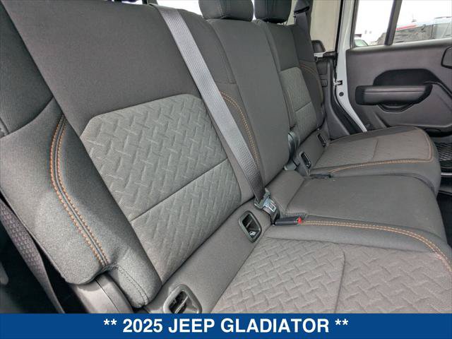 Used 2025 Jeep Gladiator Mojave w/ Convenience Group AWD/4WD image 22