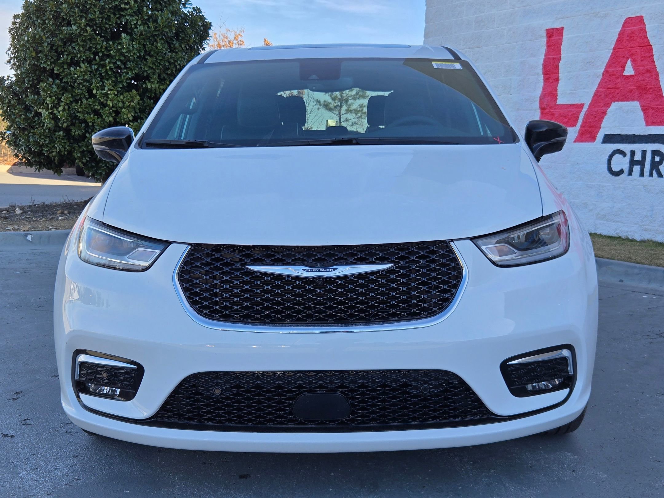 New 2026 Chrysler Pacifica Limited w/ Uconnect Theater Family Group image 2