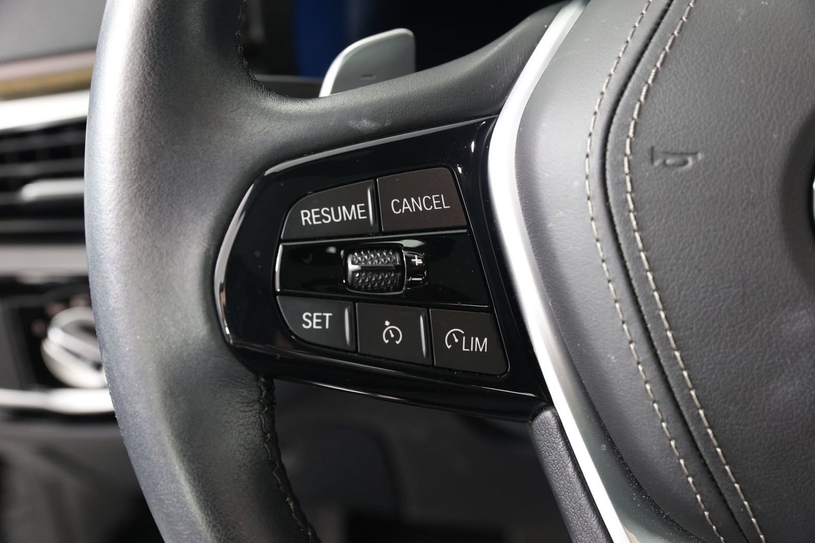 Used 2023 BMW 540i w/ Premium Package RWD image 10