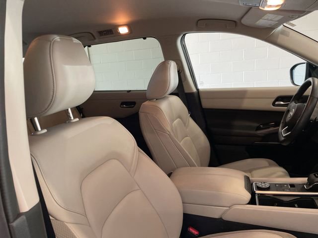 Used 2025 Nissan Pathfinder SL AWD/4WD image 16