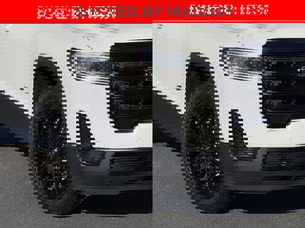 Used 2023 GMC Acadia SLE w/ Driver Convenience Package image 3