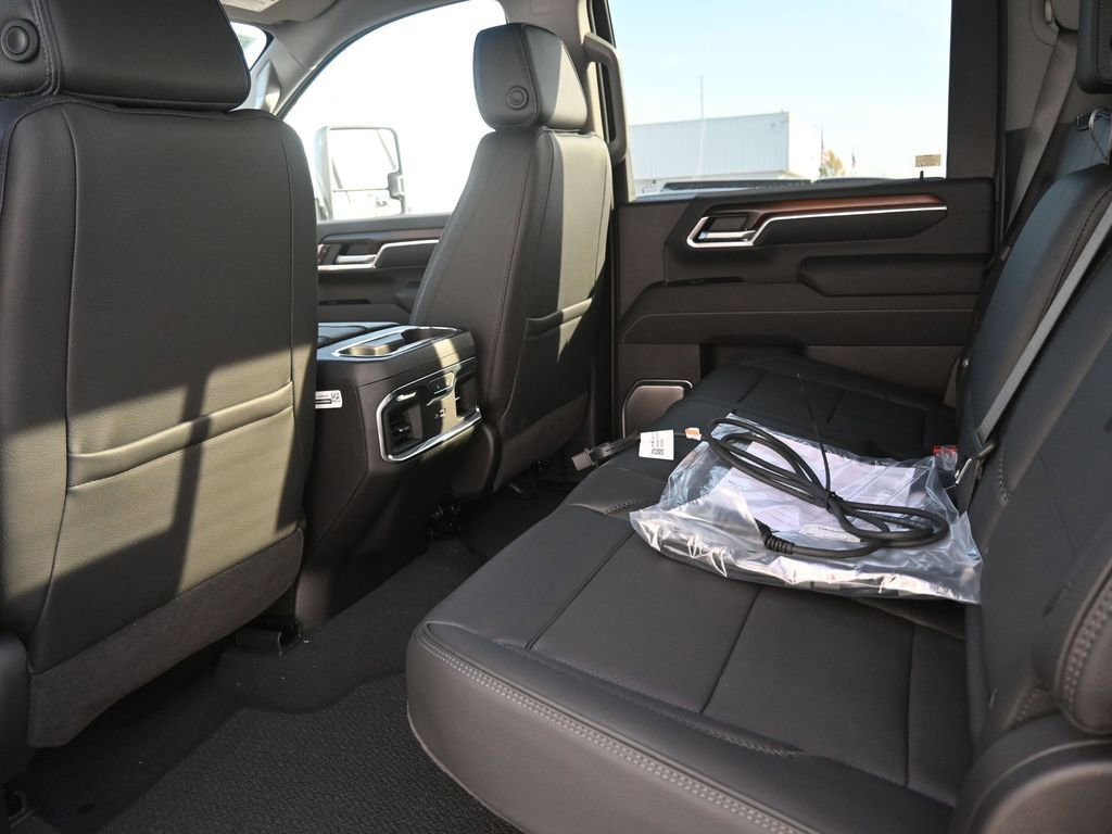 New 2026 GMC Sierra 3500 Denali AWD/4WD image 18
