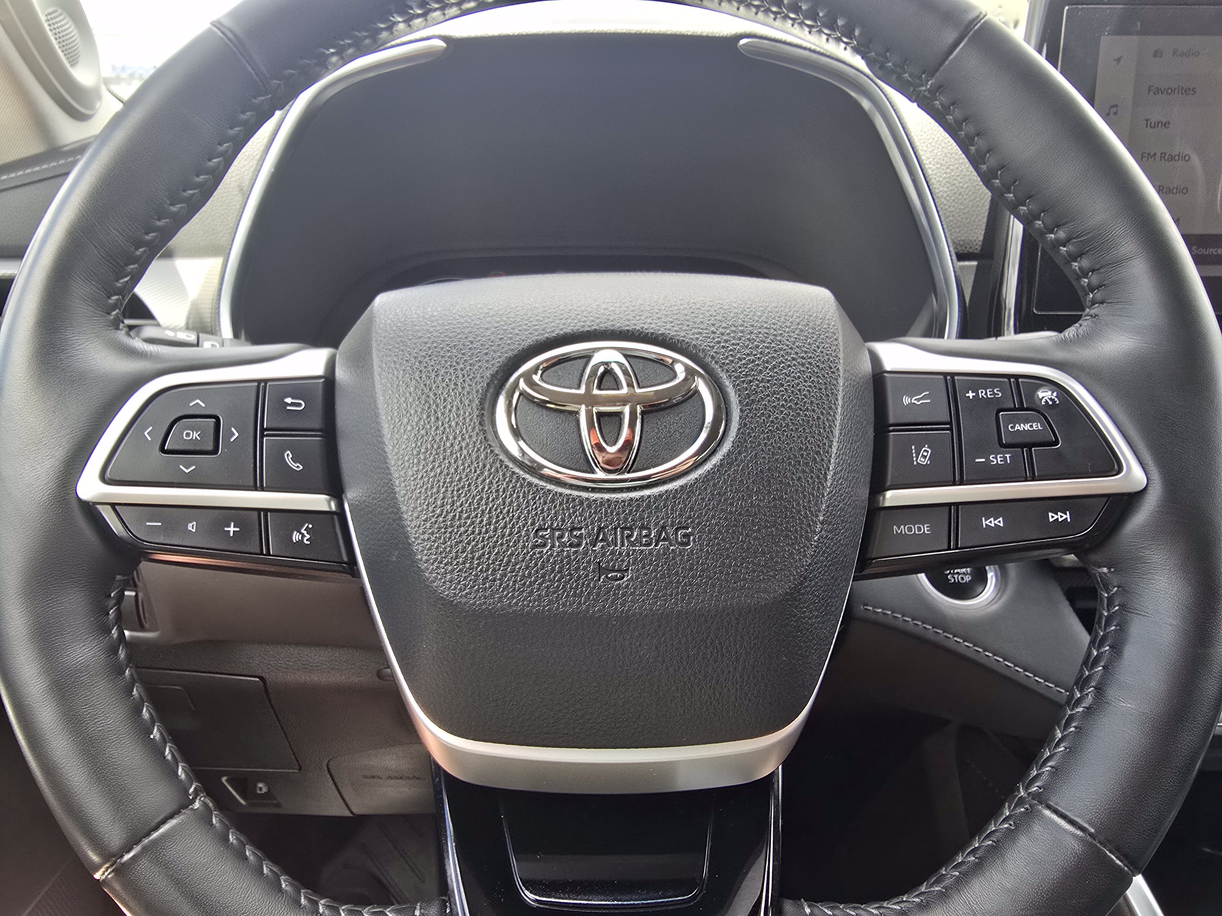 Used 2024 Toyota Highlander Platinum AWD/4WD image 24