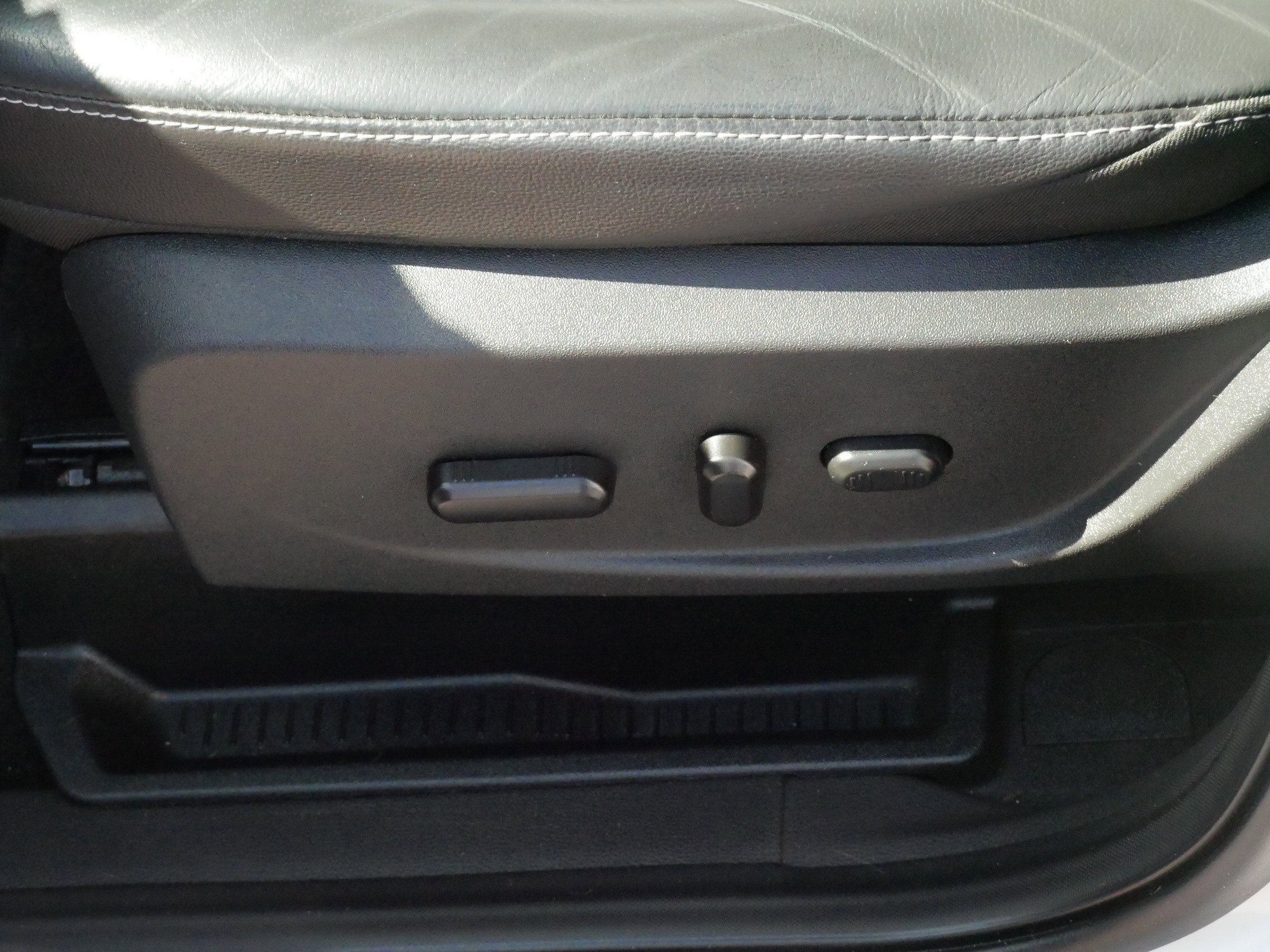 Used 2018 Ford Escape SE w/ SE Sport Appearance Package image 20