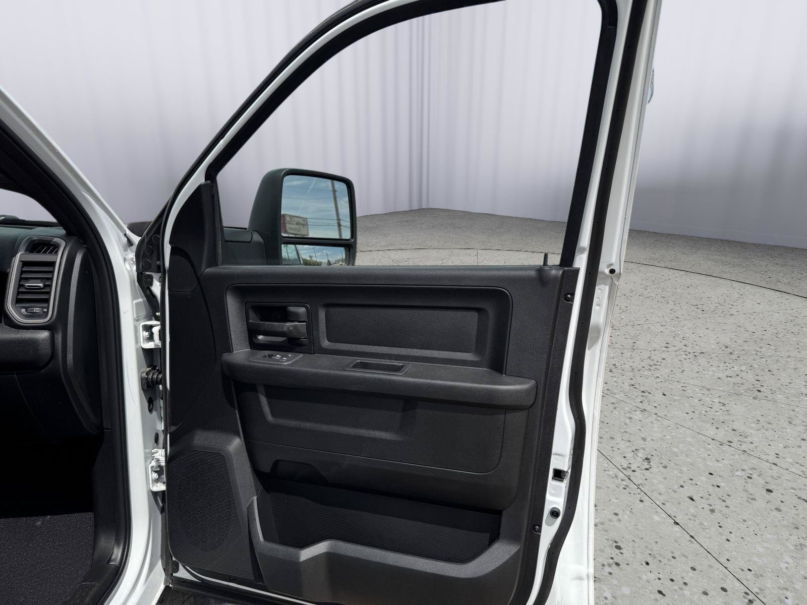 New 2026 RAM 3500 Tradesman AWD/4WD image 30