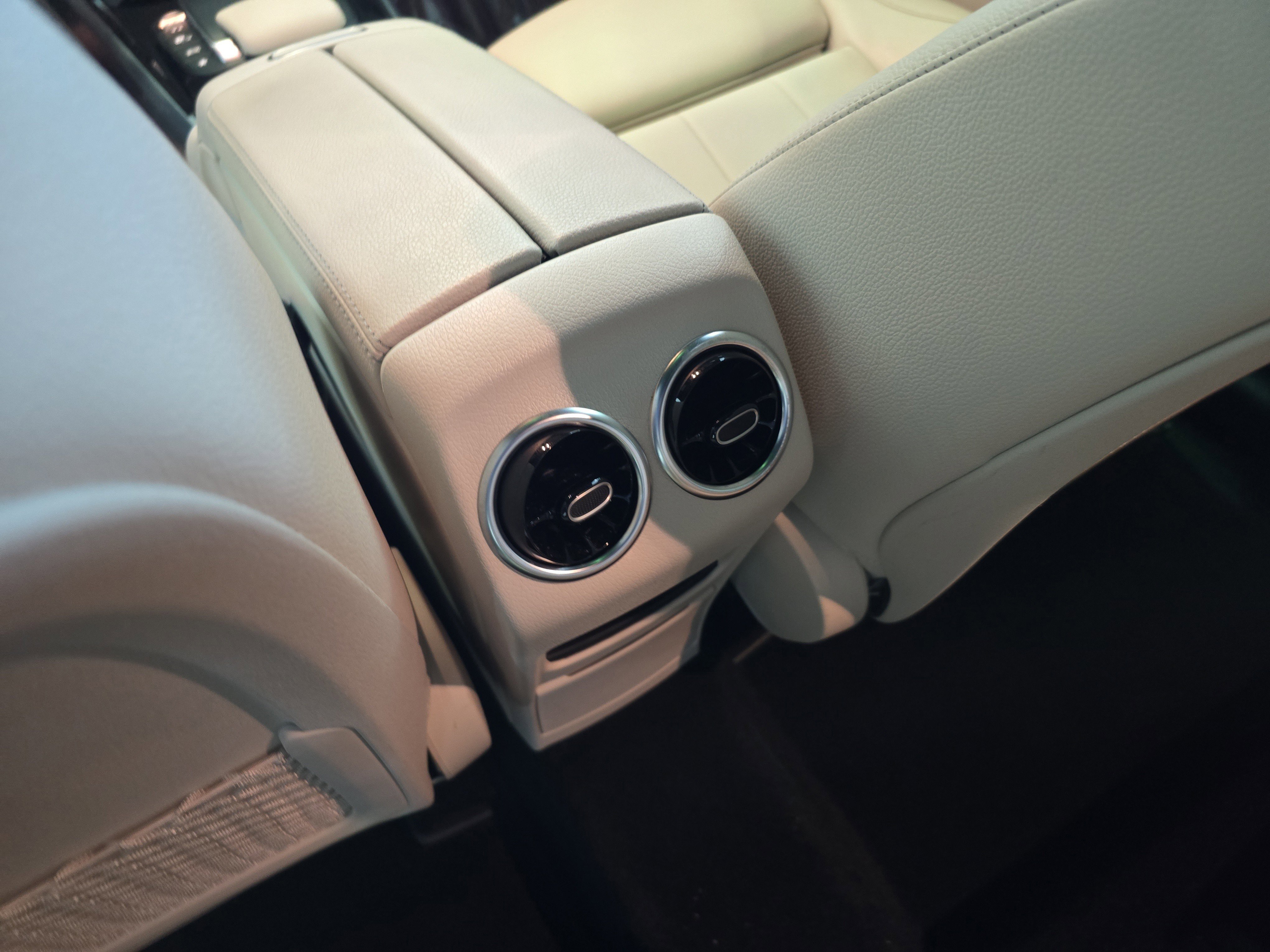 Used 2021 Mercedes-Benz GLB 250 4MATIC image 11