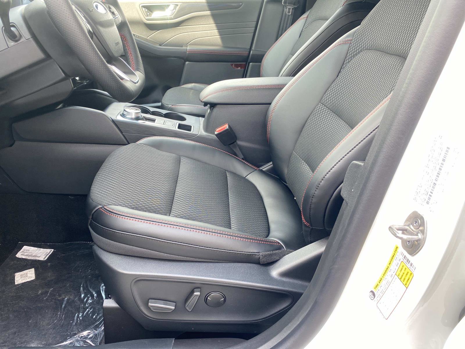 New 2026 Ford Escape ST-Line w/ Tech Pack #1 AWD/4WD image 15
