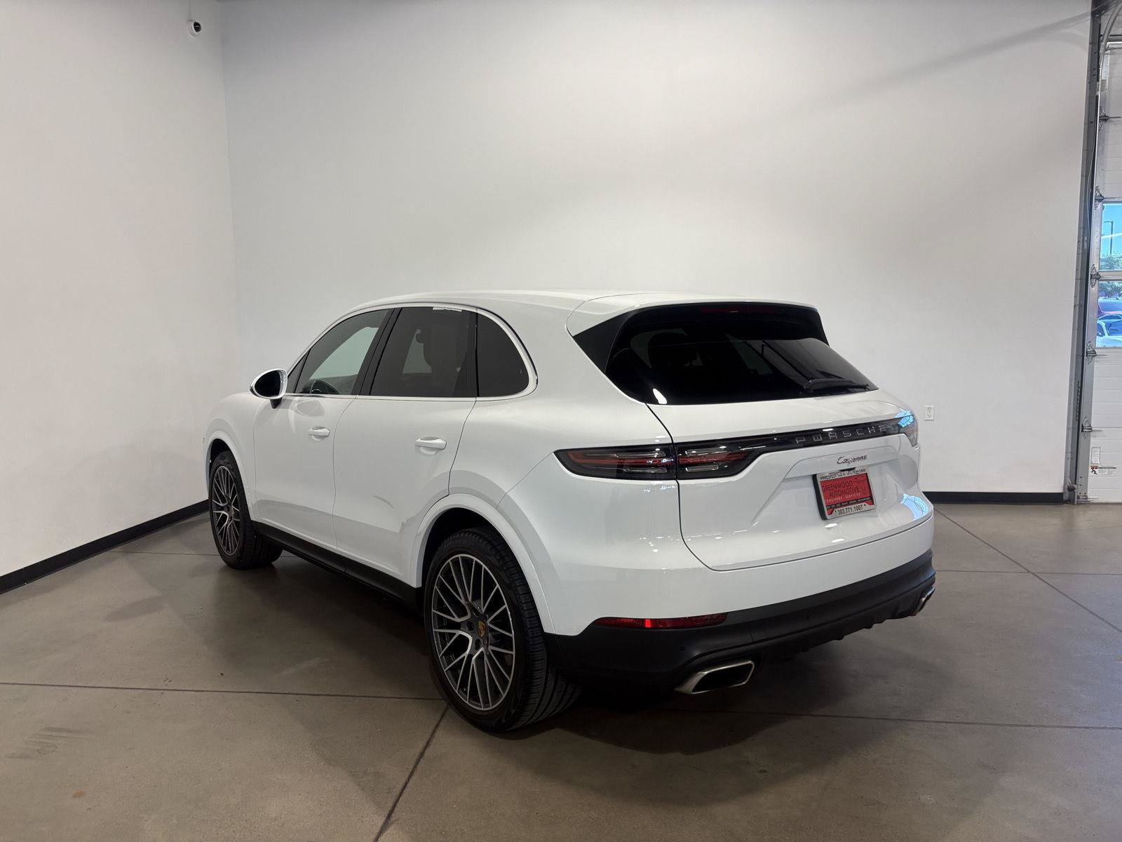 Used 2022 Porsche Cayenne AWD/4WD image 6