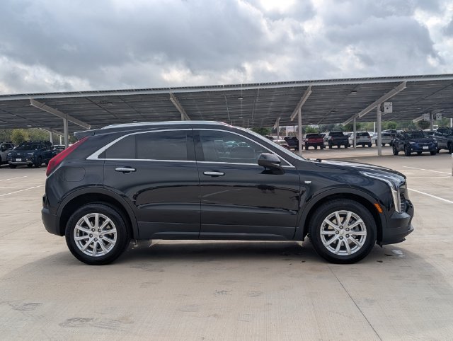 Used 2022 Cadillac XT4 Luxury w/ Cold Weather Package FWD image 6