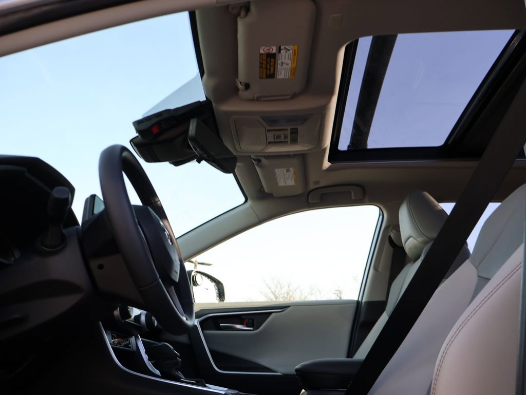 Used 2025 Toyota RAV4 Limited w/ Advanced Technology Package image 32