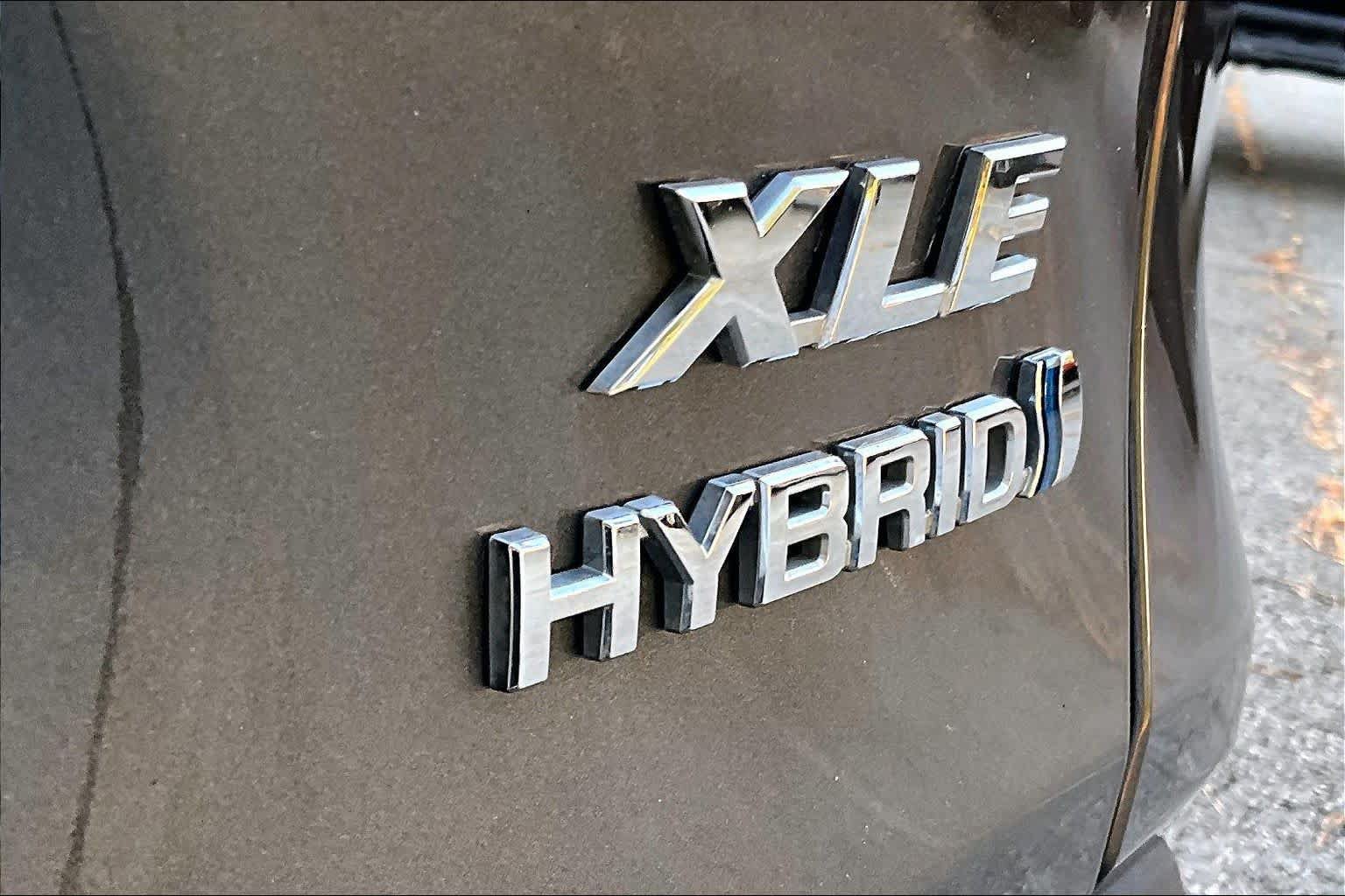 Certified 2021 Toyota RAV4 XLE w/ Convenience Package AWD/4WD image 10