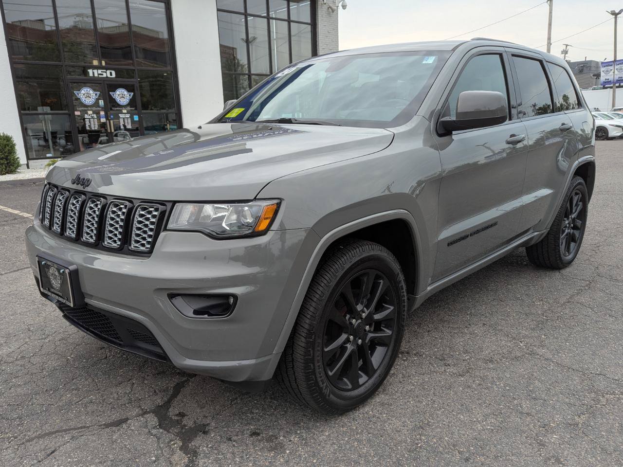 Used 2020 Jeep Grand Cherokee Altitude AWD/4WD image 2