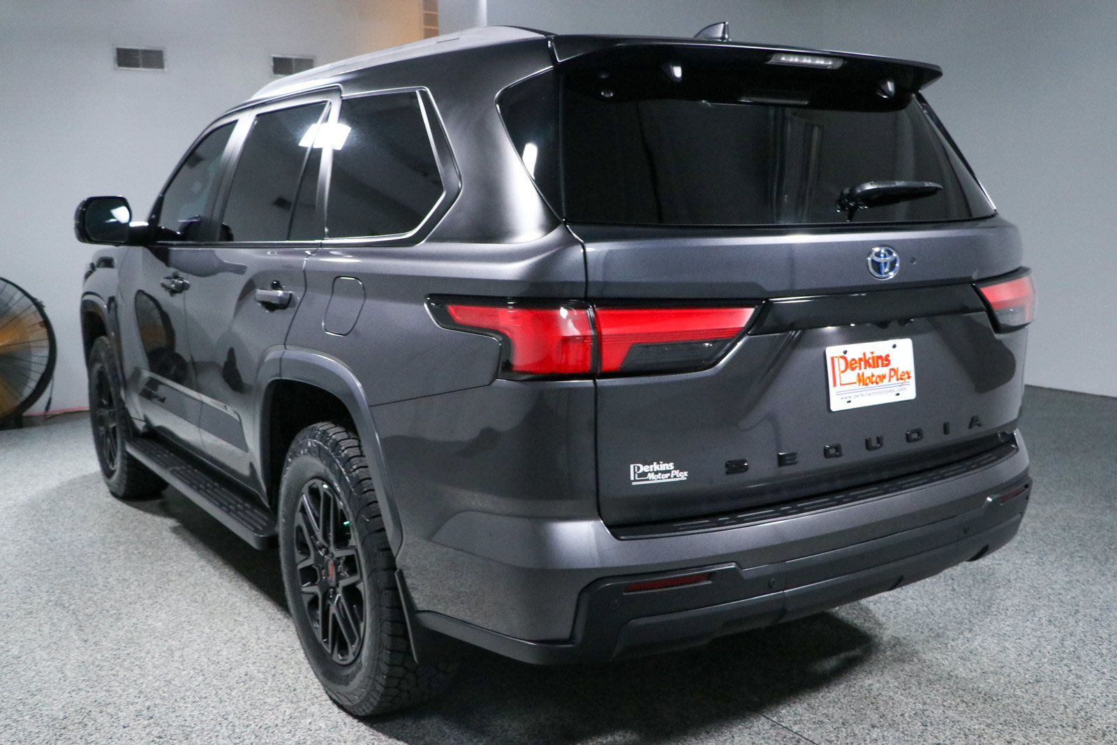 Used 2024 Toyota Sequoia SR5 w/ SR5 Premium Package AWD/4WD image 9