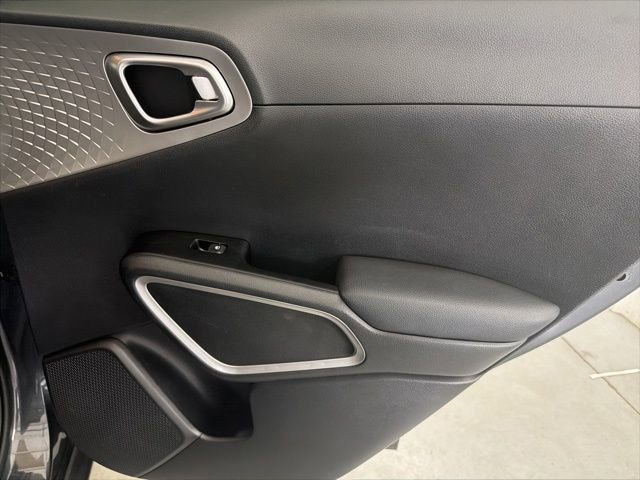 Used 2024 Kia Soul LX w/ Option Group 015 FWD image 16