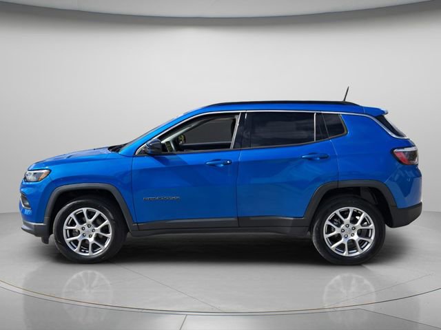 Used 2022 Jeep Compass Latitude image 3