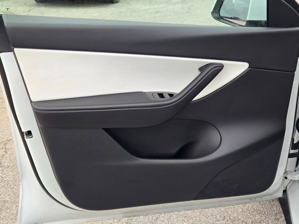 Used 2021 Tesla Model Y Long Range image 18