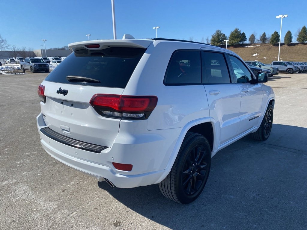 Used 2018 Jeep Grand Cherokee Altitude image 3