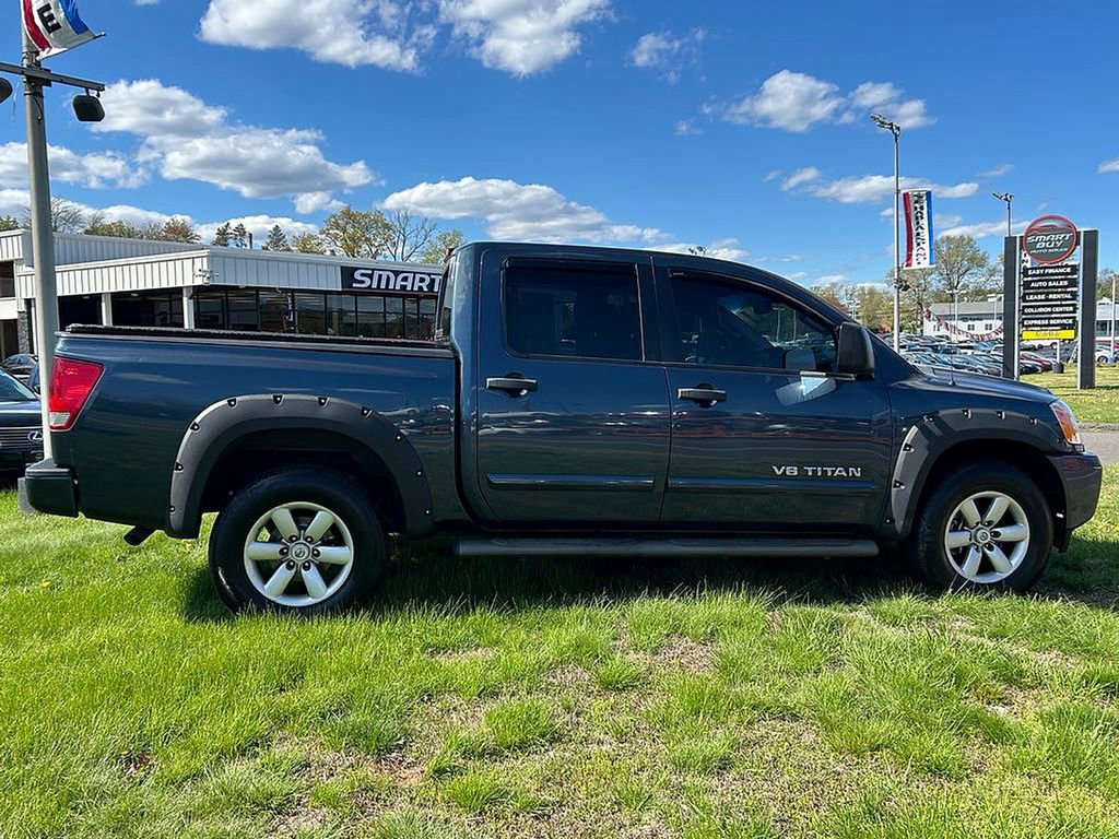 Used 2014 Nissan Titan SV w/ SV Premium Utility Package AWD/4WD image 5