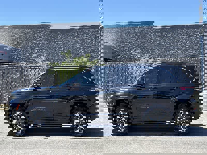 New 2025 Jeep Grand Cherokee Limited 4xe w/ Trailer Tow Package image 5