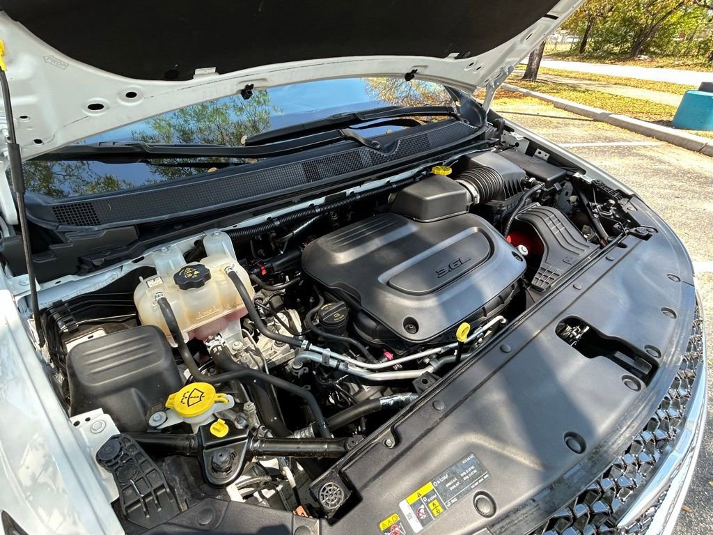 Used 2023 Chrysler Pacifica Touring-L image 30