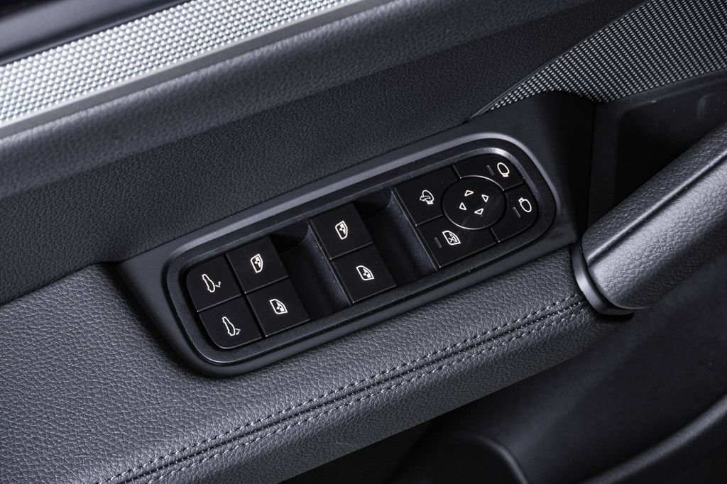 New 2026 Porsche Cayenne Coupe AWD/4WD image 26