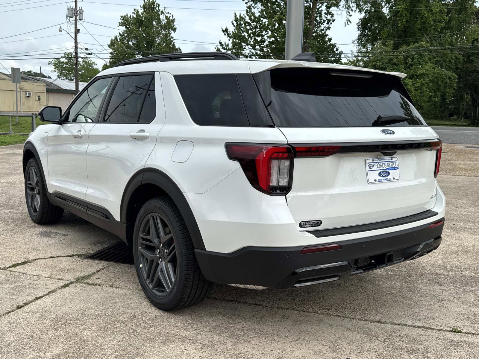 New 2026 Ford Explorer ST-Line w/ ST-Line Street Pack AWD/4WD image 4