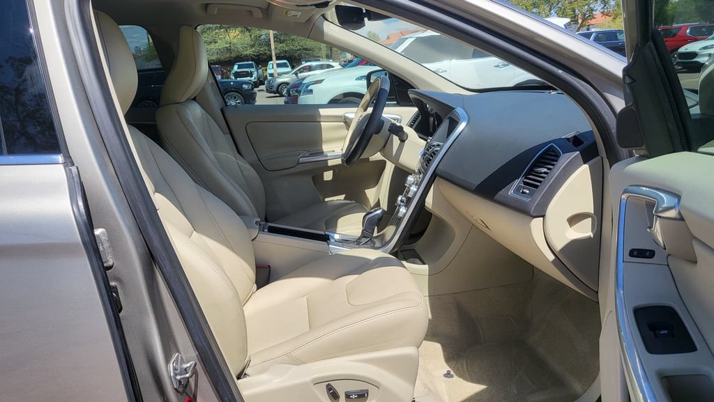Used 2015 Volvo XC60 T5 Premier w/ Protection Package FWD image 19