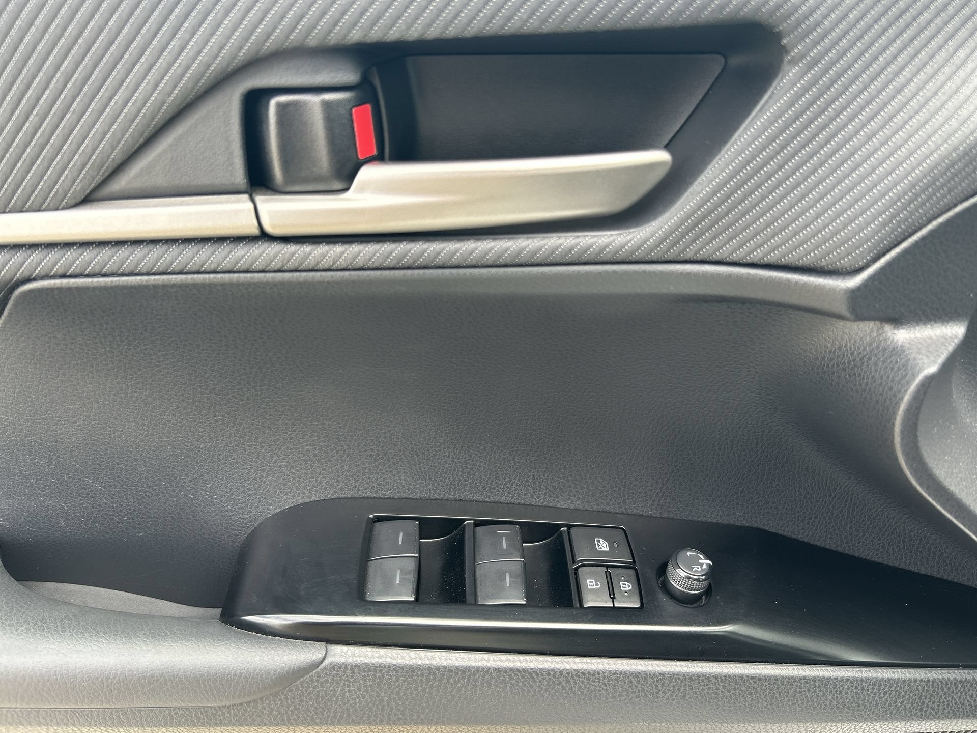 Used 2025 Toyota Camry SE w/ Multimedia Upgrade Package FWD image 15