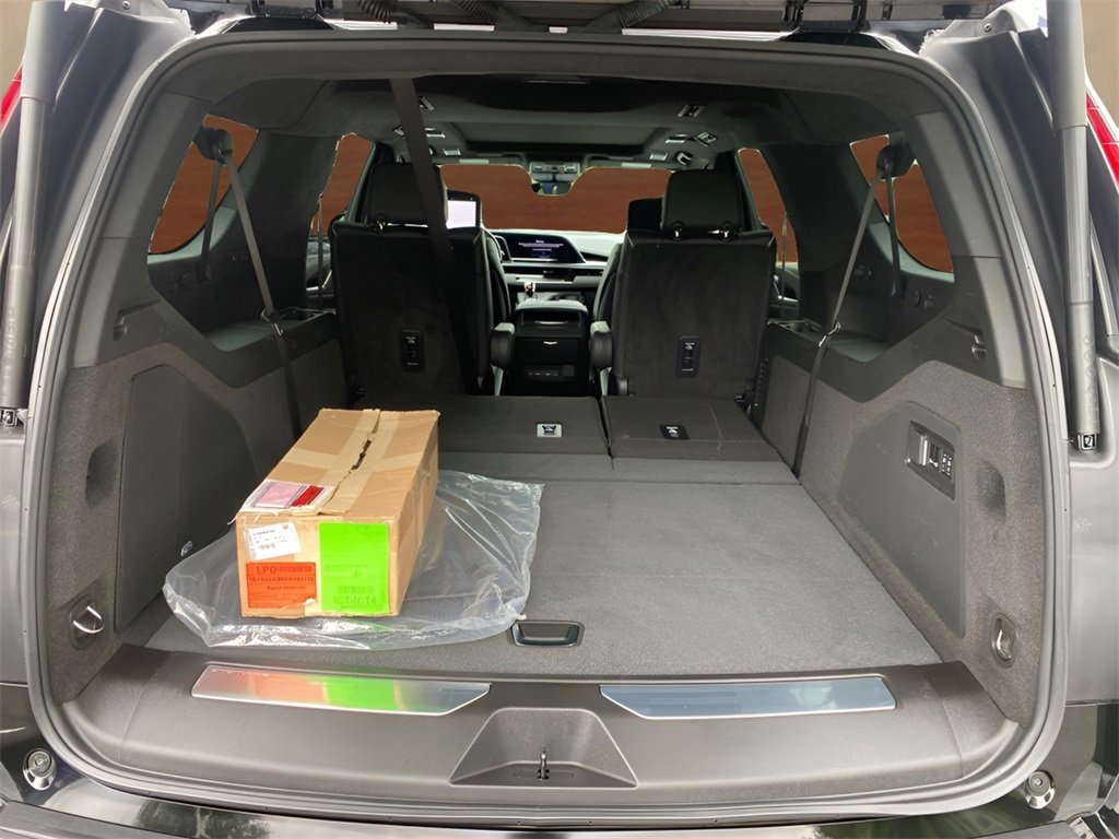 Certified 2024 Cadillac Escalade ESV V w/ Heavy-Duty Trailer Package image 26