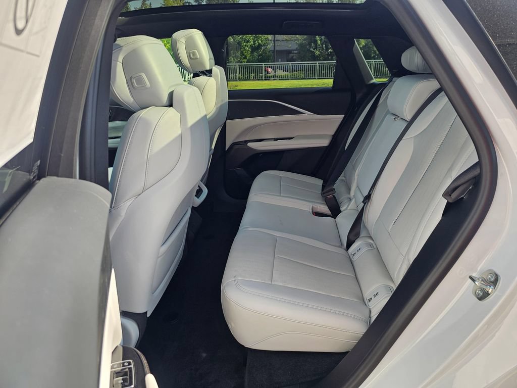 New 2026 Cadillac Lyriq Luxury AWD/4WD image 16