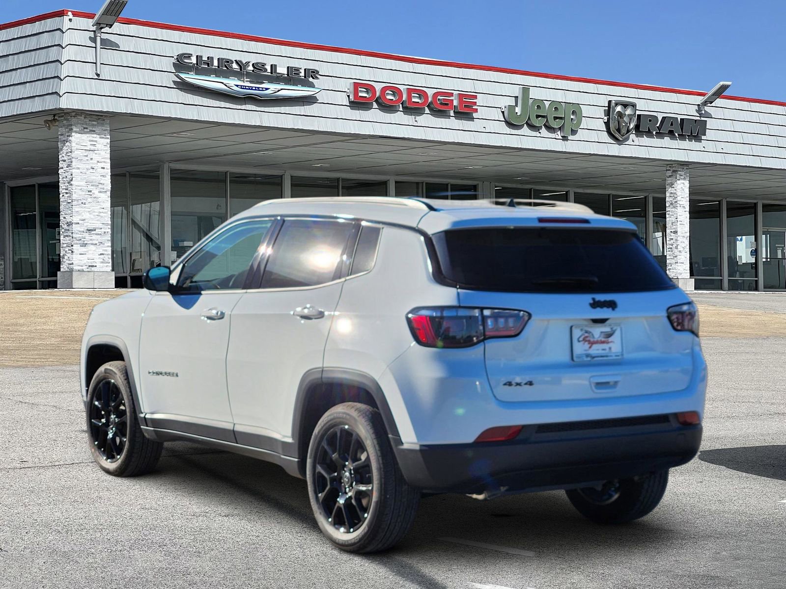 New 2026 Jeep Compass Latitude image 4