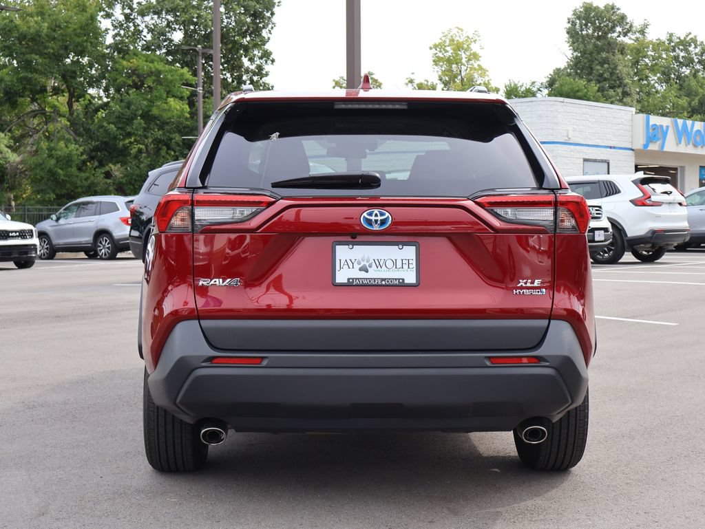 Used 2020 Toyota RAV4 XLE w/ XLE Grade Weather Package AWD/4WD image 6