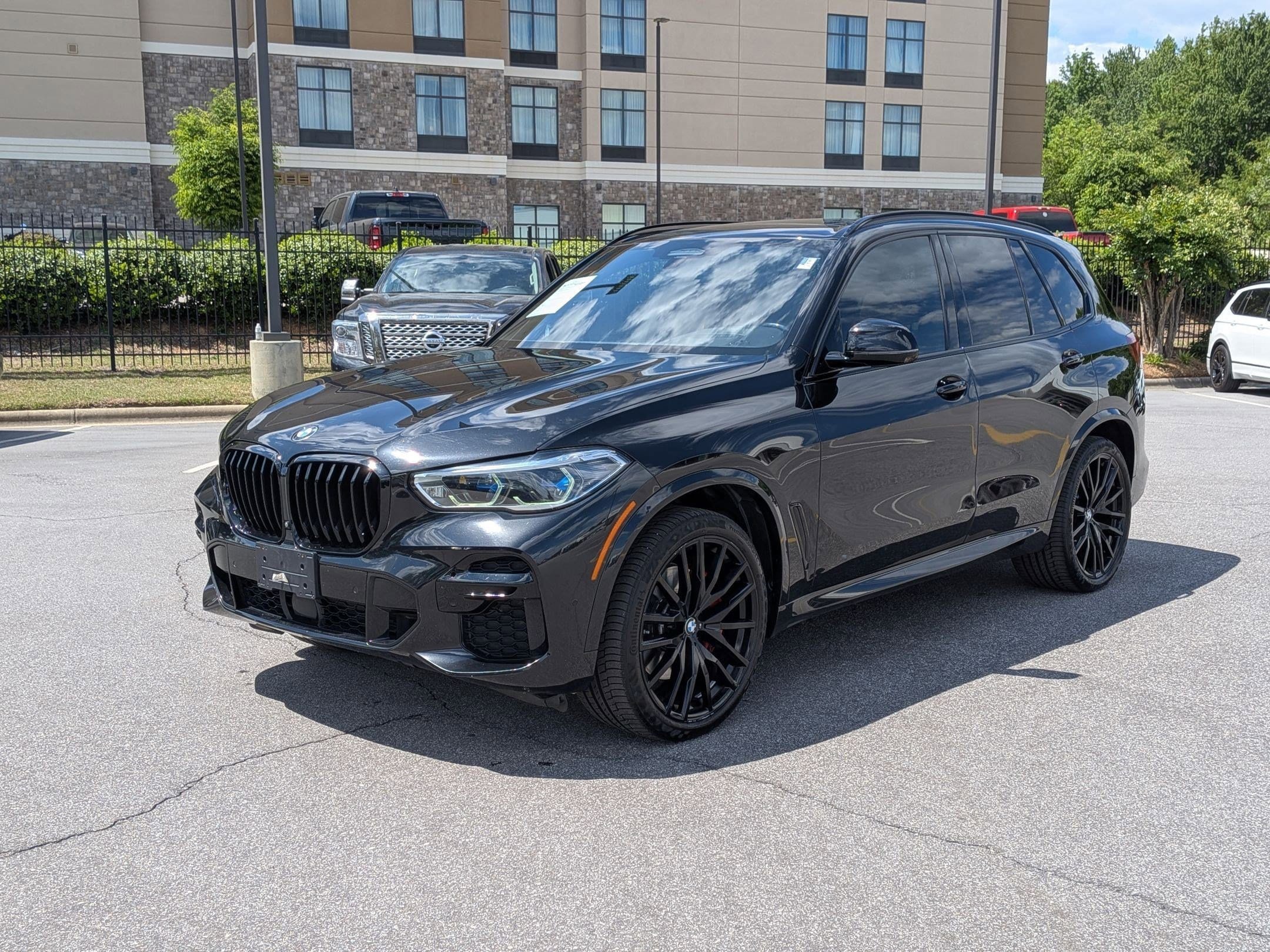 Used 2022 BMW X5 xDrive40i w/ M Sport Package AWD/4WD image 7