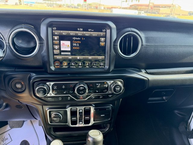 Used 2020 Jeep Wrangler Unlimited Sahara AWD/4WD image 12