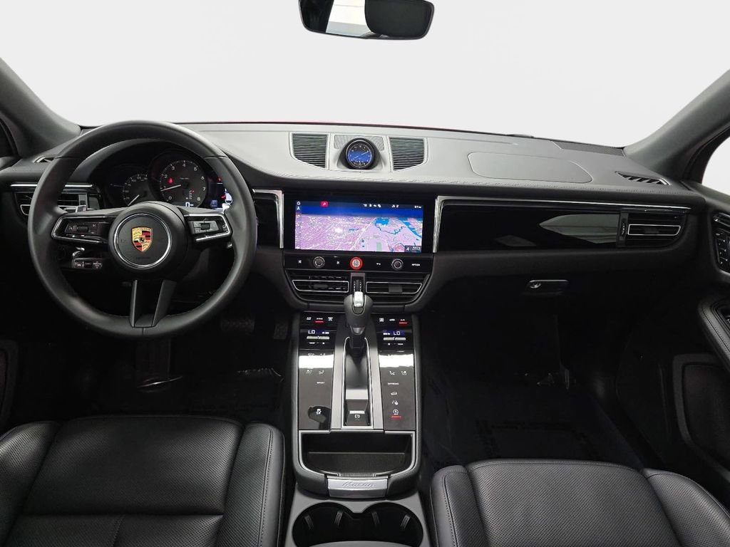 Used 2025 Porsche Macan AWD/4WD image 12