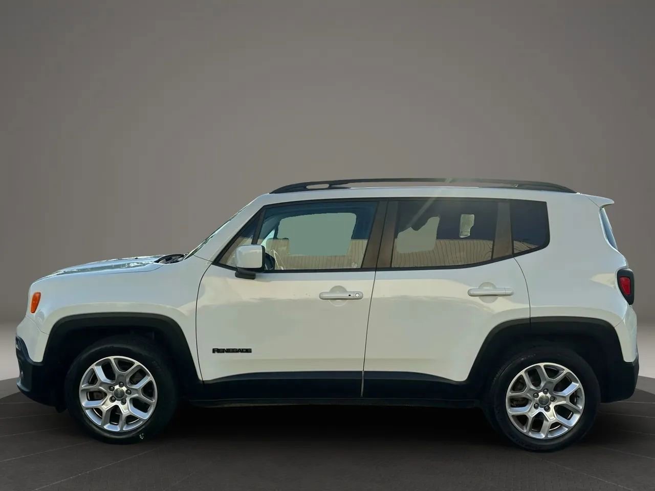 Used 2016 Jeep Renegade Latitude image 5
