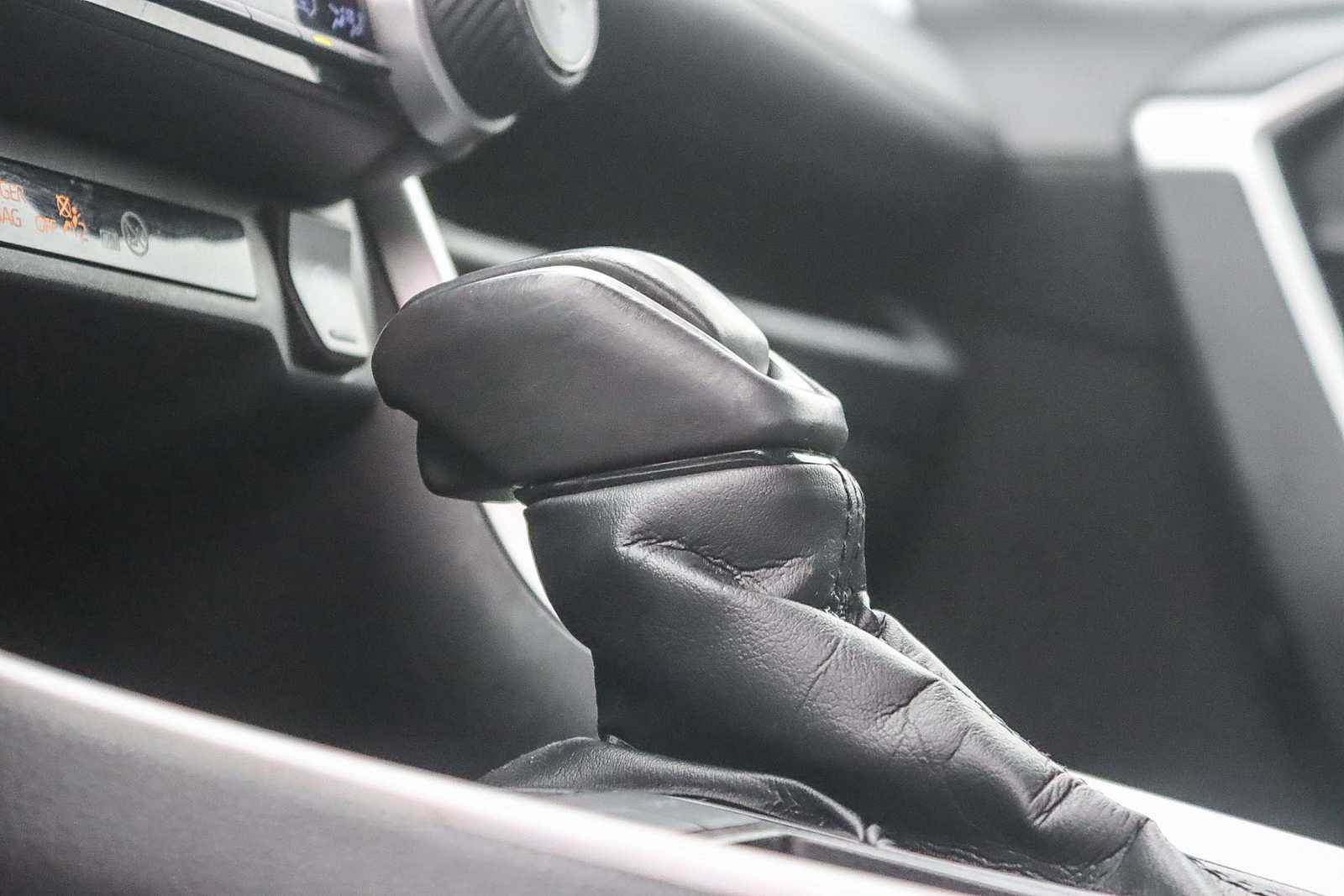 Used 2021 Toyota RAV4 XLE Premium image 22