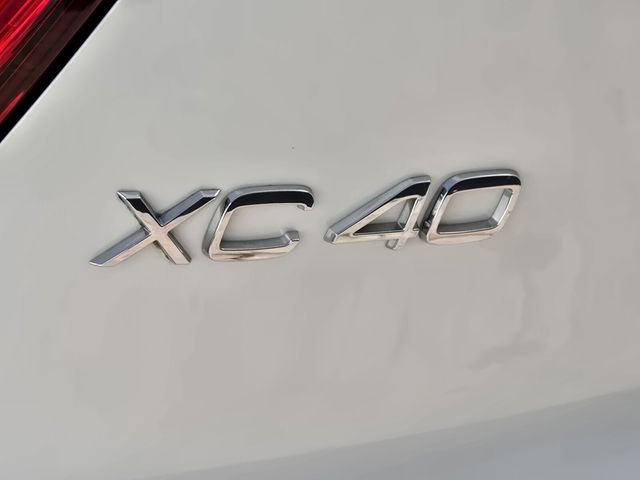 Certified 2023 Volvo XC40 B4 Plus w/ Protection Package Premier image 10