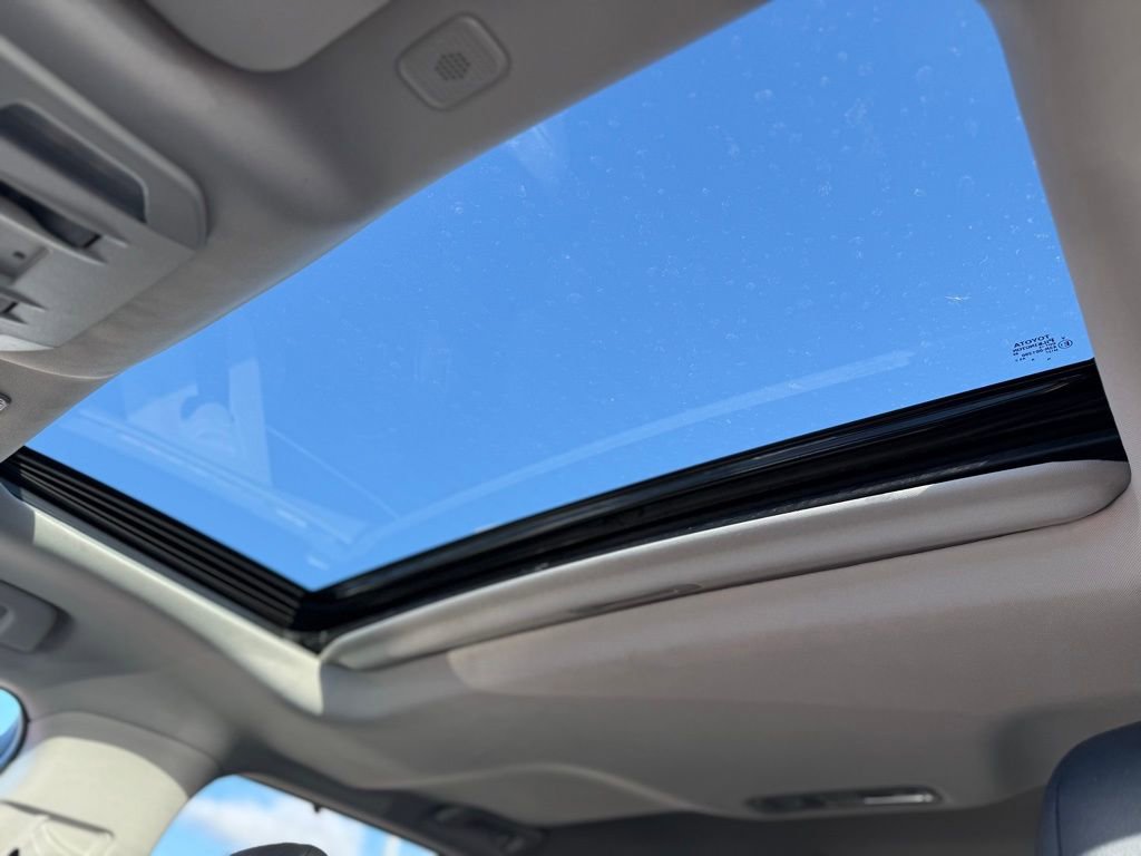 Certified 2024 Toyota Highlander XLE image 33