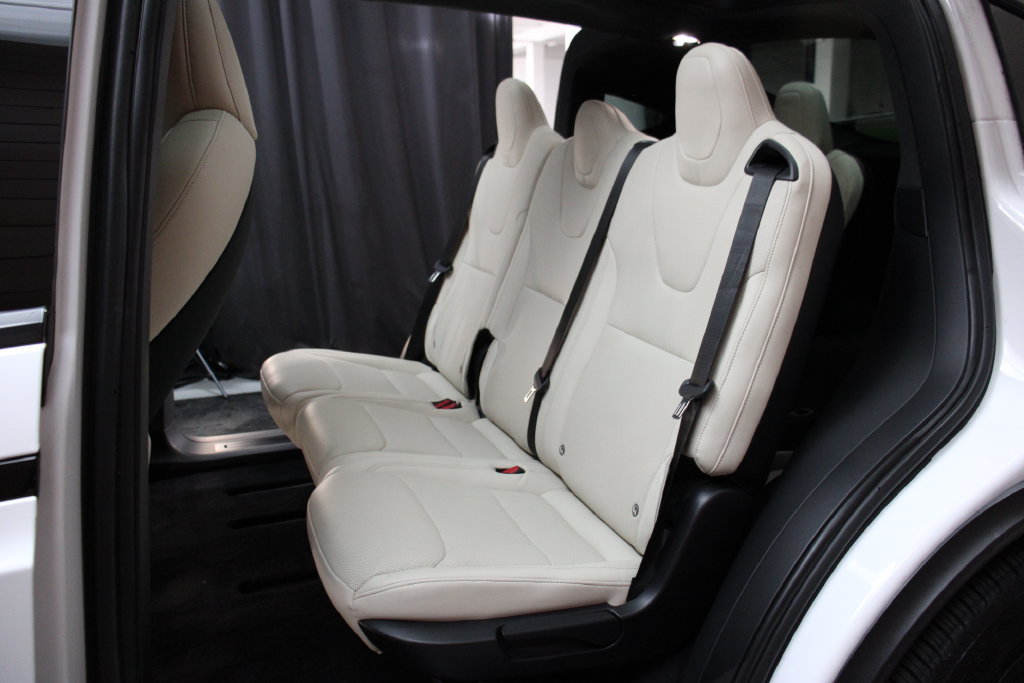 Used 2023 Tesla Model X AWD/4WD image 17