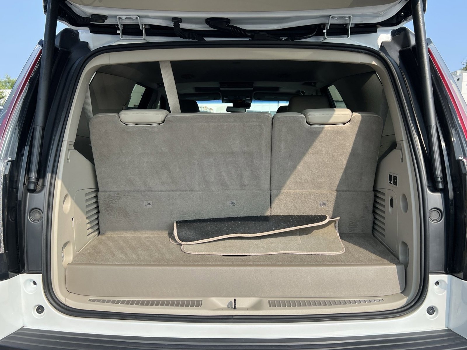 Used 2017 Cadillac Escalade Luxury image 25
