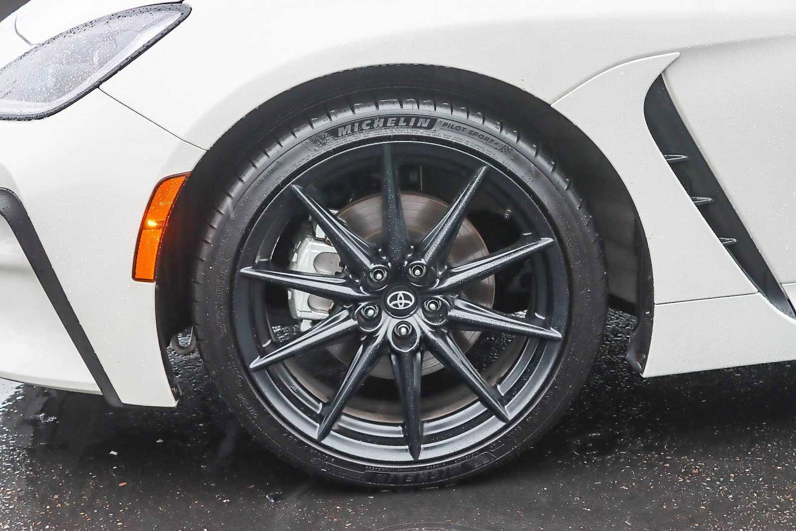 Used 2024 Toyota GR86 Premium image 9