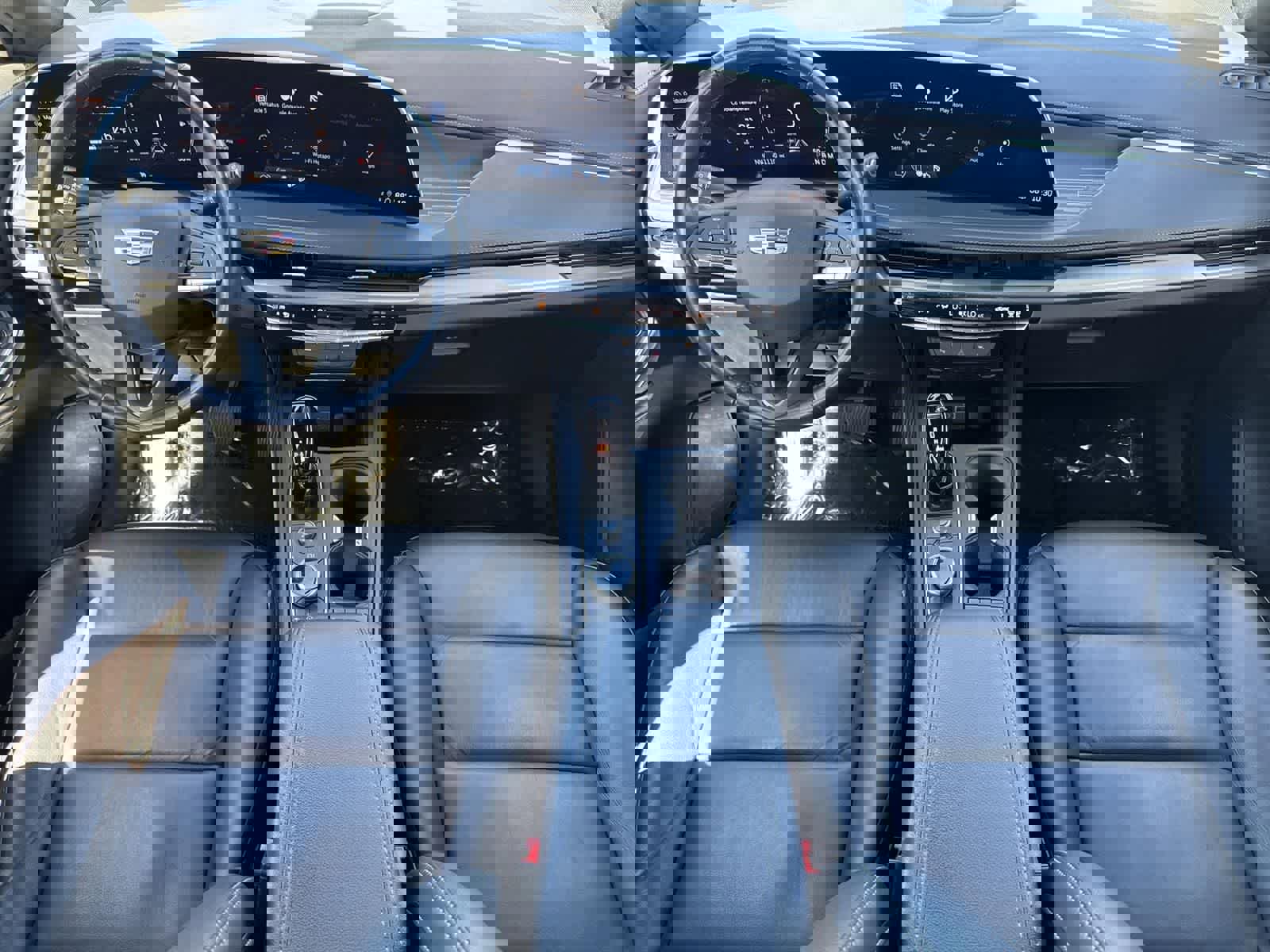 Used 2024 Cadillac XT4 Premium Luxury image 8