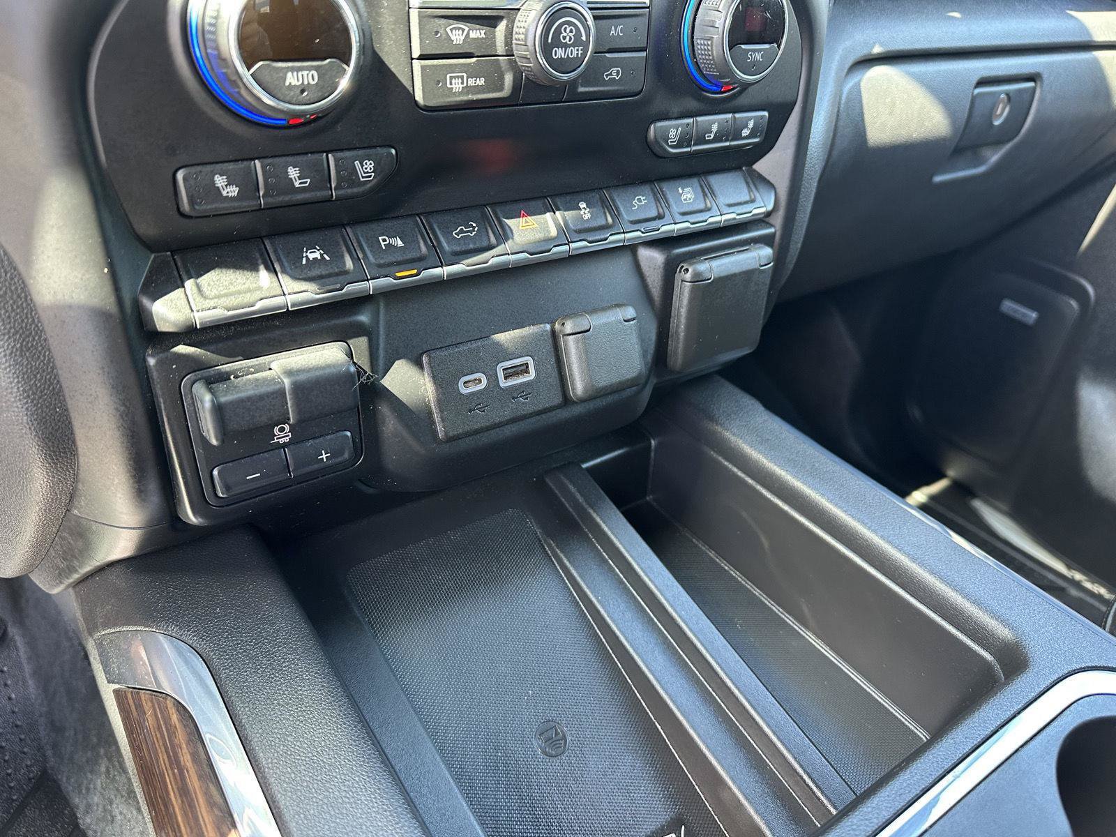 Used 2021 Chevrolet Silverado 1500 High Country w/ Technology Package AWD/4WD image 33