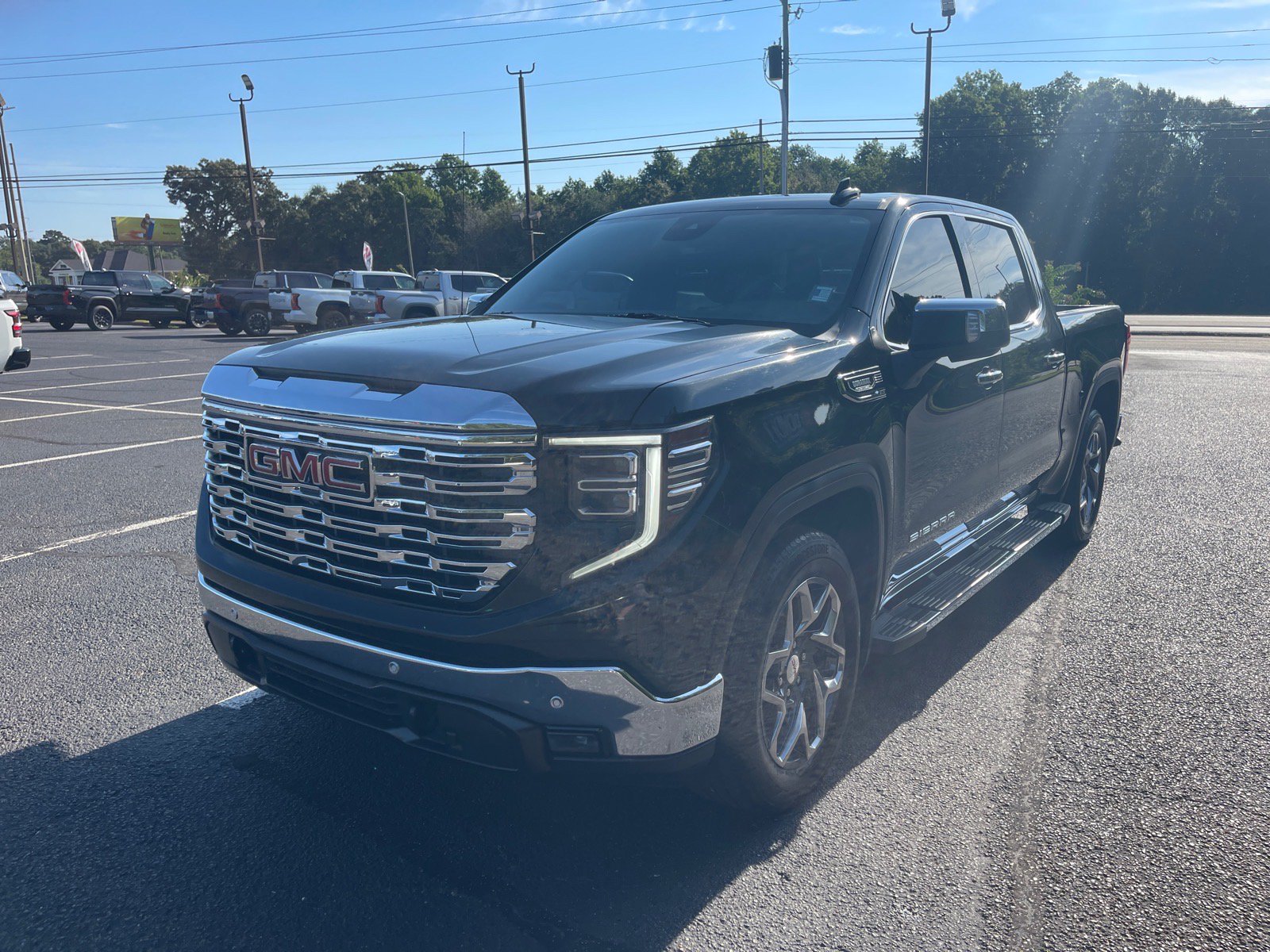 Used 2022 GMC Sierra 1500 SLT w/ SLT Premium Plus Package RWD image 3