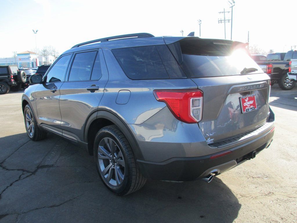 Used 2021 Ford Explorer XLT w/ Equipment Group 202A image 8