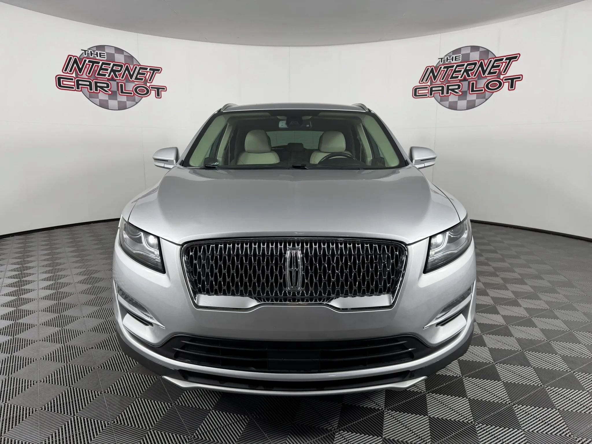 Used 2019 Lincoln MKC Select w/ Select Plus Package AWD/4WD image 2